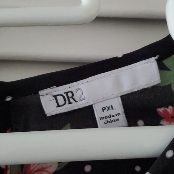 Black floral shirt - Picture 2 of 3